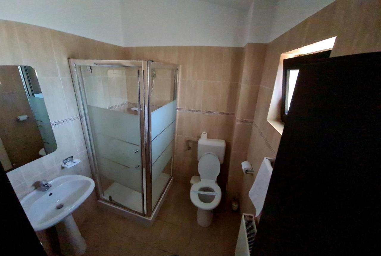 La Salcii Motel กาลาราช ภายนอก รูปภาพ