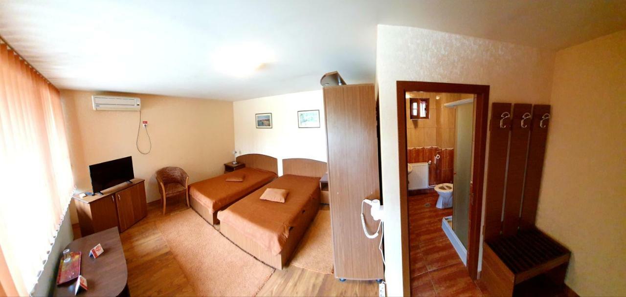 La Salcii Motel กาลาราช ภายนอก รูปภาพ